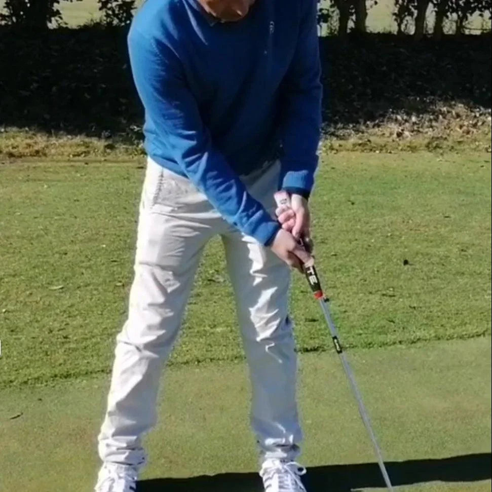 Look 3: Jersey azul + pantalón blanco (hombre) - Hoyo 7