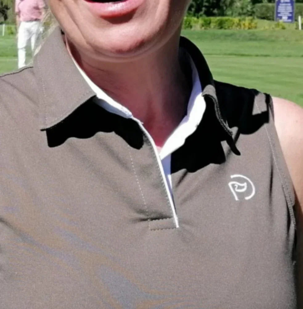 Polo técnico golf kaki, mujer. Sin mangas. ¡Iluminará tu sonrisa!