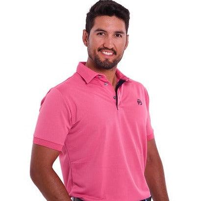 Look 7: Pantalón tejido gabardina blanco y polo fucsia, hombre - Hoyo 7