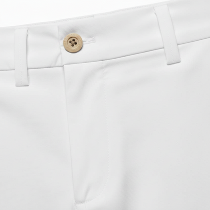 Detalle bermudas técnicas golf hombre blanco