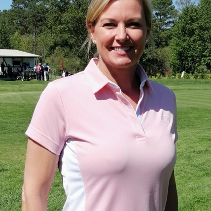 Polo técnico golf rosa, mujer. Efecto silueta