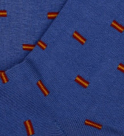 Detalle calcetines bandera España azul denim